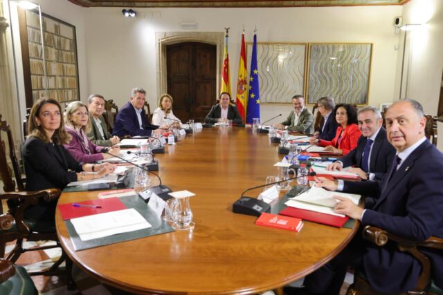 Juanfran_Perez_Llorca_preside_la_sesion_extraordinaria_del_Pleno_del_Consell_en_la_que_se_otorgan_distinciones.jpg
