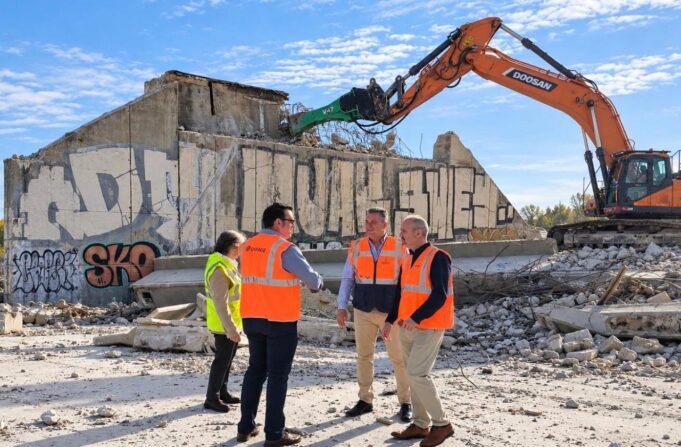 La Generalitat inicia la demolición del puente en la CV-800 para construir una nueva rotonda en Mutxamel