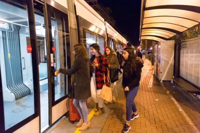 Metrovalencia Implementa Servicio Nocturno para Mejorar la Movilidad Durante el Fin de Semana