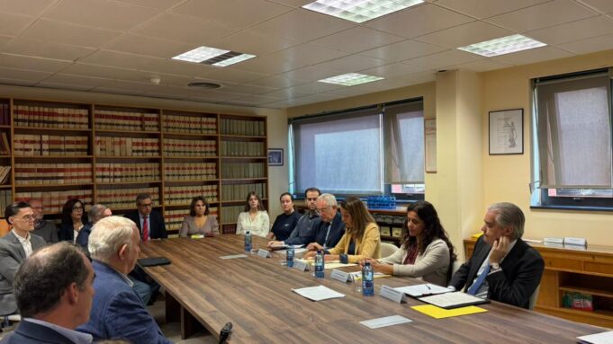 Nuria Martínez subraya la importancia de la investigación universitaria en la defensa de los derechos de las víctimas del terrorismo