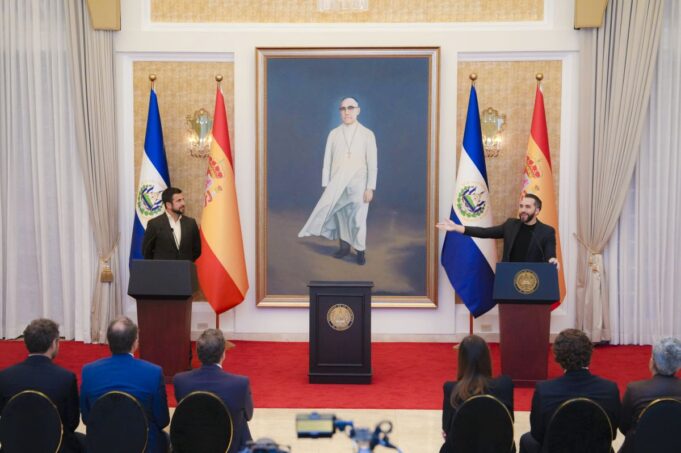 Enrique Riquelme y Nayib Bukele firman una alianza para impulsar el agua y la energía