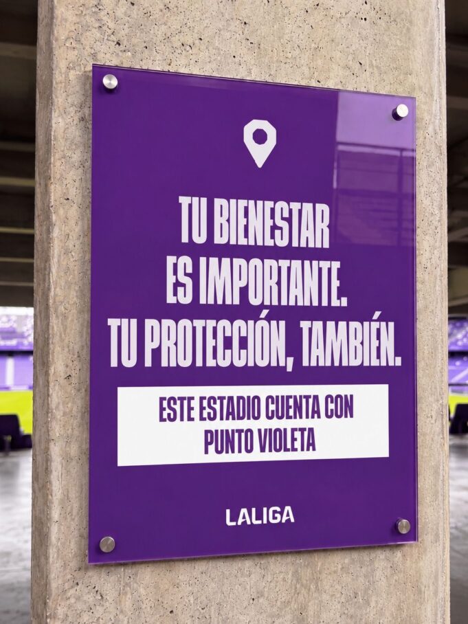 LALIGA recibe una distinción por su colaboración con la UFAM en los estadios